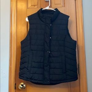 Woman’s black Gap puffer best size xl